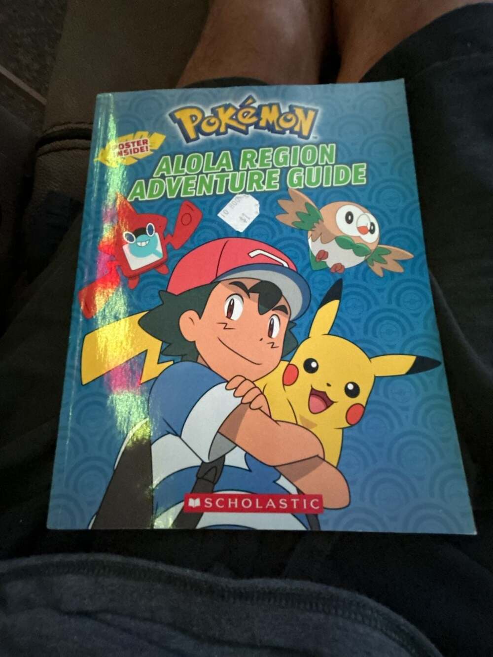 Pokémon Alola Region Adventure Guide with Poster Scholastic Book